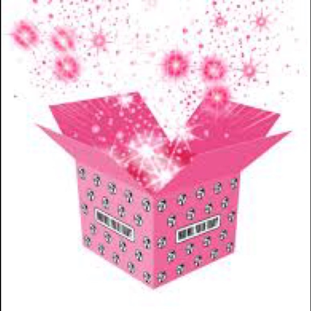 📦💋 Mystery Valentine’s Day Date Night Box